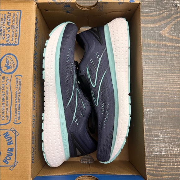 Brooks Glycerin 19 size 8 - Picture 2 of 5